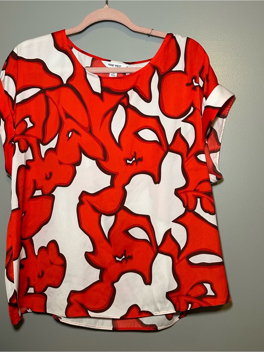Nine West Red and White Floral Graphic Short Sleeve Top